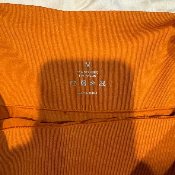 NVGTN Vibrant Orange Seamless Leggings - Picture 3 of 3